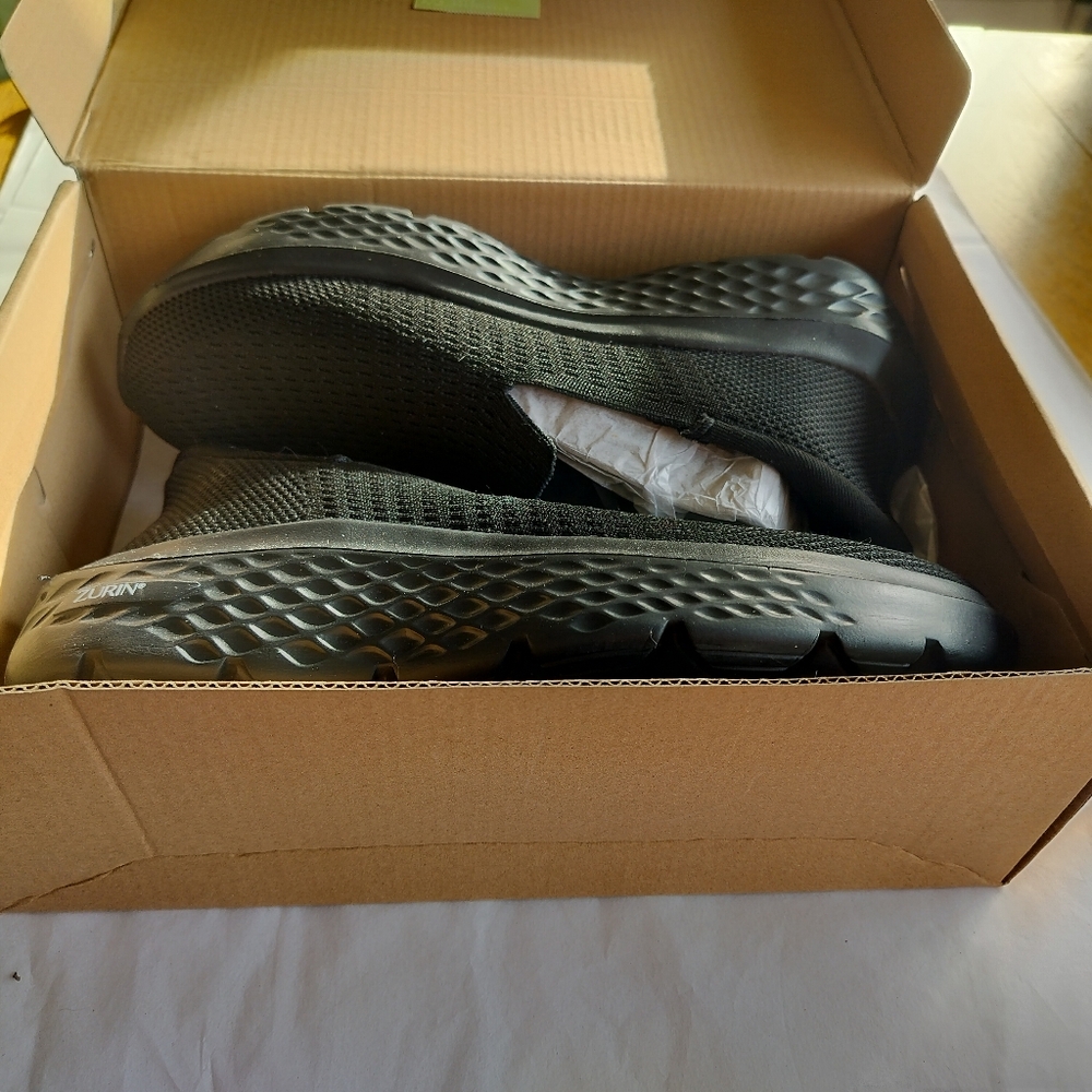 Zurin Women's Slip Proof Work Shoes Slip On Black Size 7 NIB